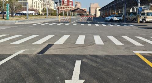 蘇州商業(yè)廣場地面劃線專家，包工包料打造智慧化通行空間