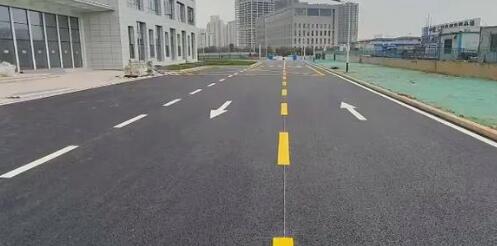 蘇州工廠劃線選專業(yè)團(tuán)隊(duì)，抗壓耐磨有保障