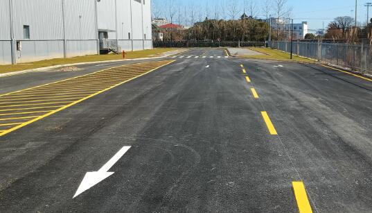 蘇州專業(yè)車位劃線團(tuán)隊(duì)？飛揚(yáng)市政精準(zhǔn)提升道路標(biāo)識(shí)清晰度